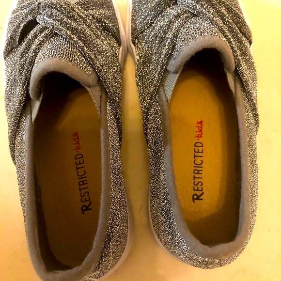 NEW-Girls Metallic glitter vulcanized slip on, size 12 - Picture 9 of 15